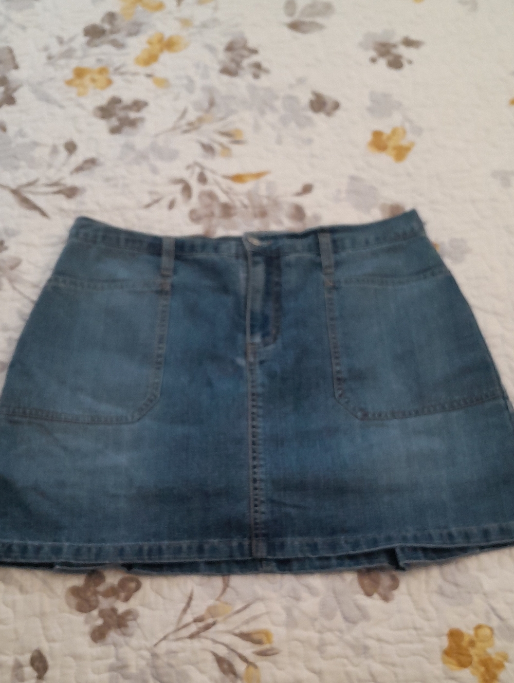 Gloria Vanderbilt Blue Denim Mini Skirt.